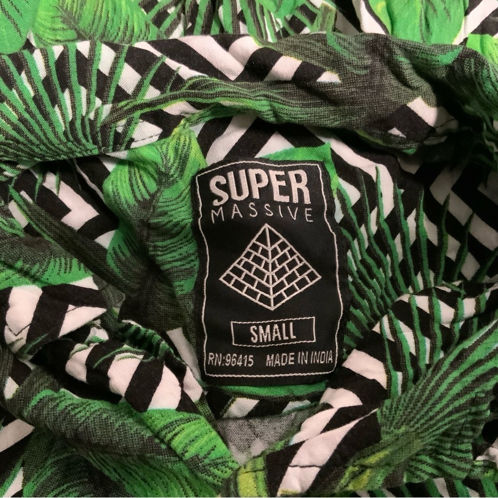 EUC Super Massive Short Sleeve Small - Picture 6 of 6